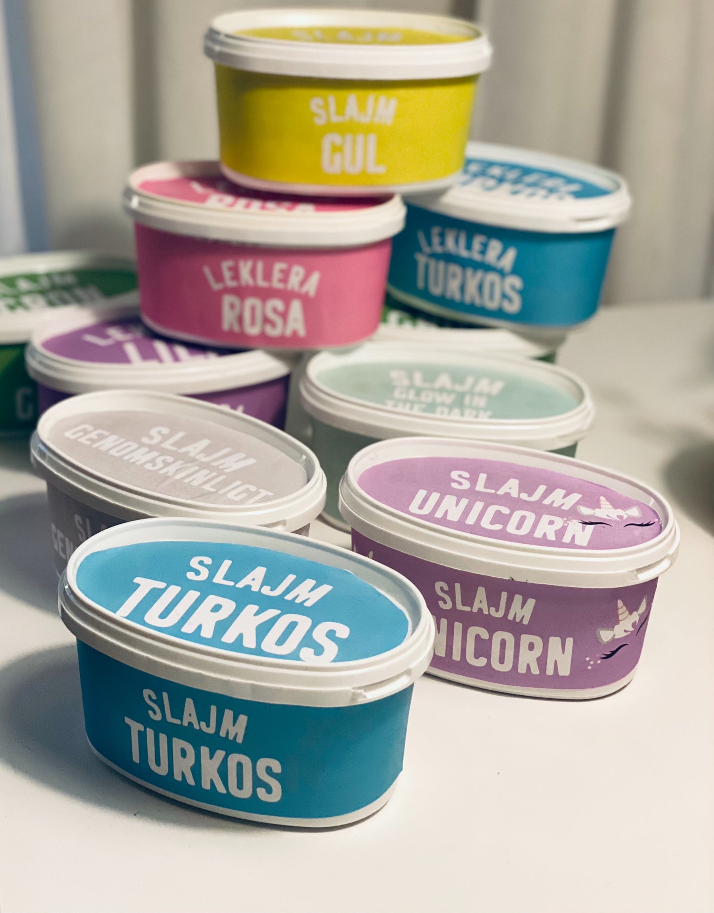 Etiketter: Deg/slime i SIA-glasslådor